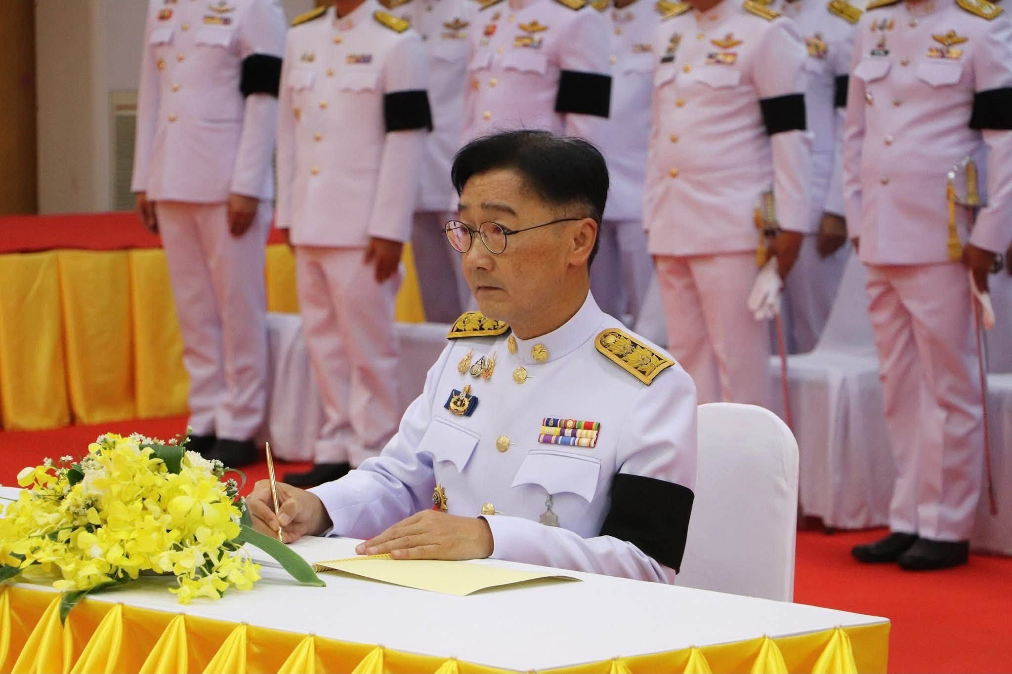 title - ส.ป.ก.ยโสธร ร่วมพิธีเจริญพระพุทธมนต์ อธิษฐานภาวนาขอพรและทำบุญตักบาตรเพื่อถวายเป็นพระราชกุศล แด่พระบาทสมเด็จพระเจ้าอยู่หัว เนื่องในโอกาสวันเฉลิมพระชนมพรรษา และประกอบพิธีถวายสัตย์ปฏิญาณ เพื่อเป็นข้าราชการที่ดี